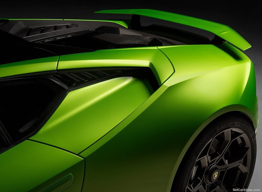 Lamborghini-Huracan_Tecnica-2023-1024-2e