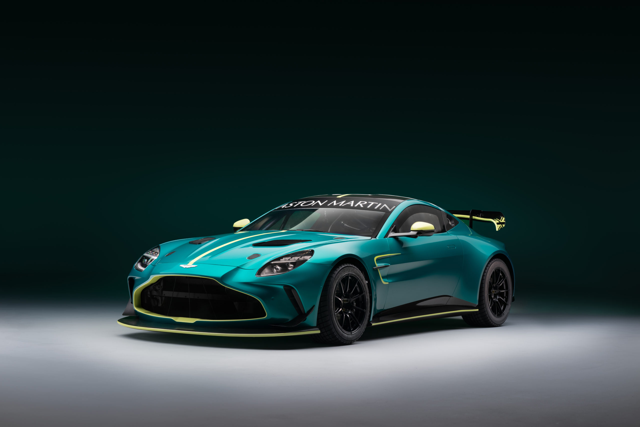 Aston Martin Vantage GT4_01