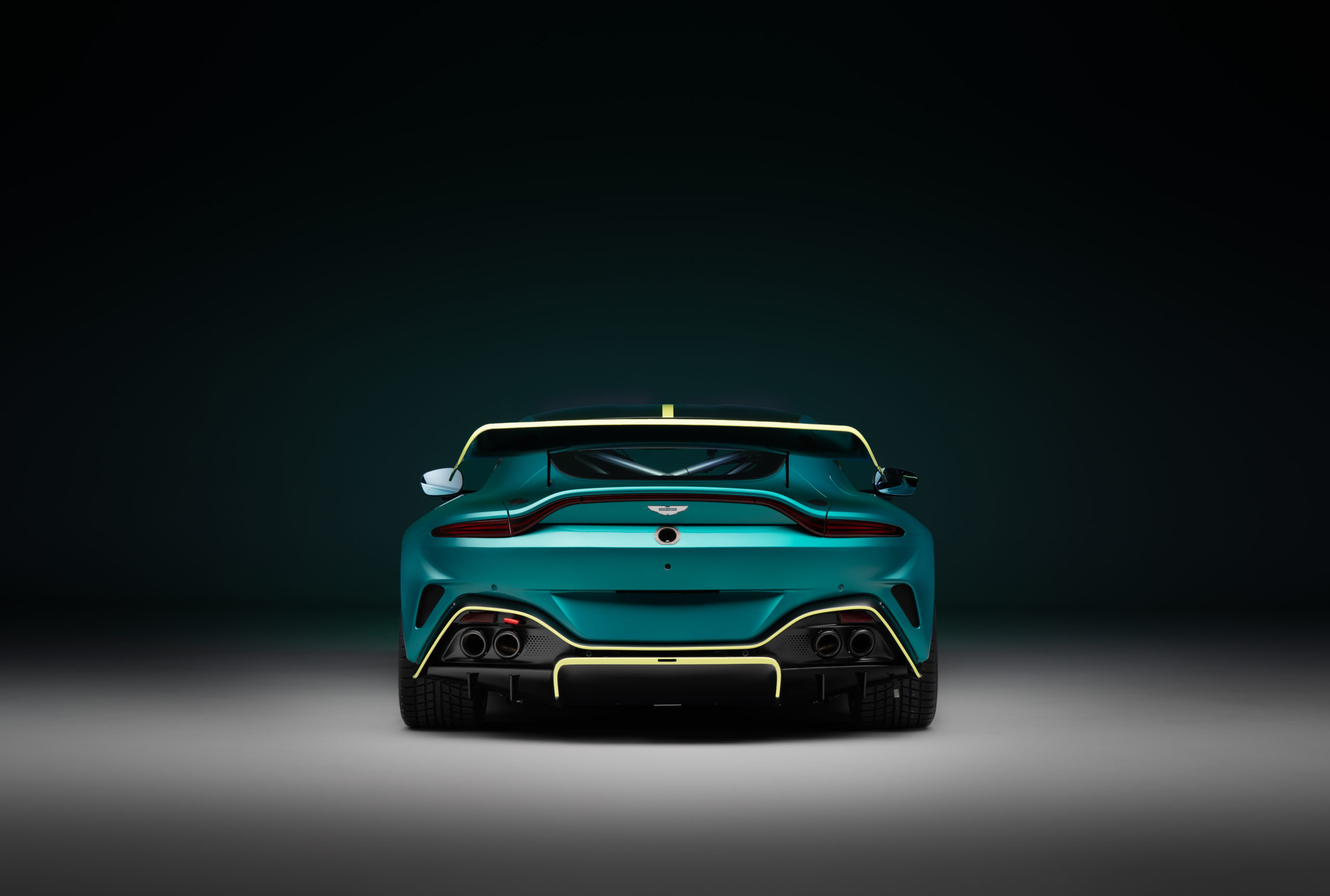 Aston Martin Vantage GT4_05