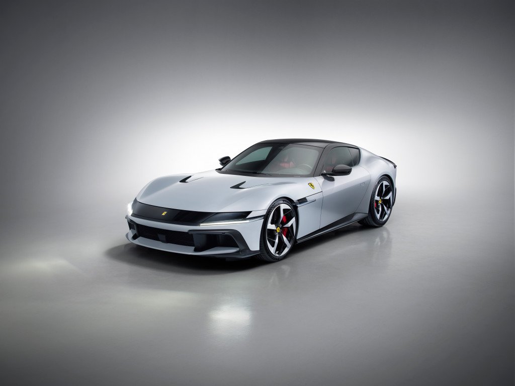 New_Ferrari_V12_ext_03_white_1024x768