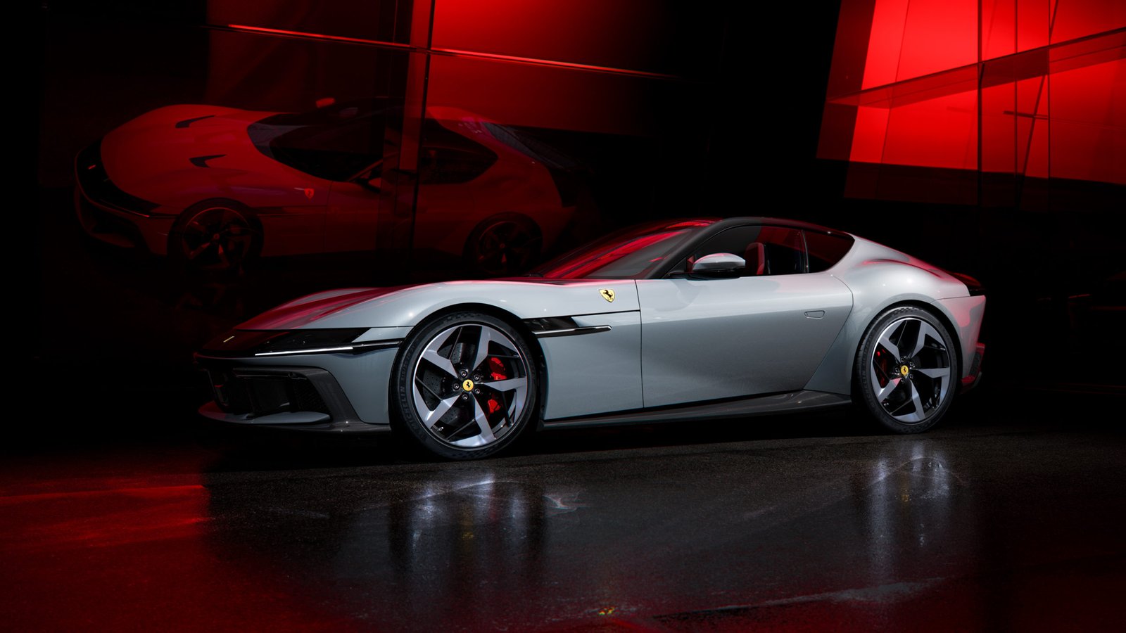 New_Ferrari_V12_ext_05_Design_white_media
