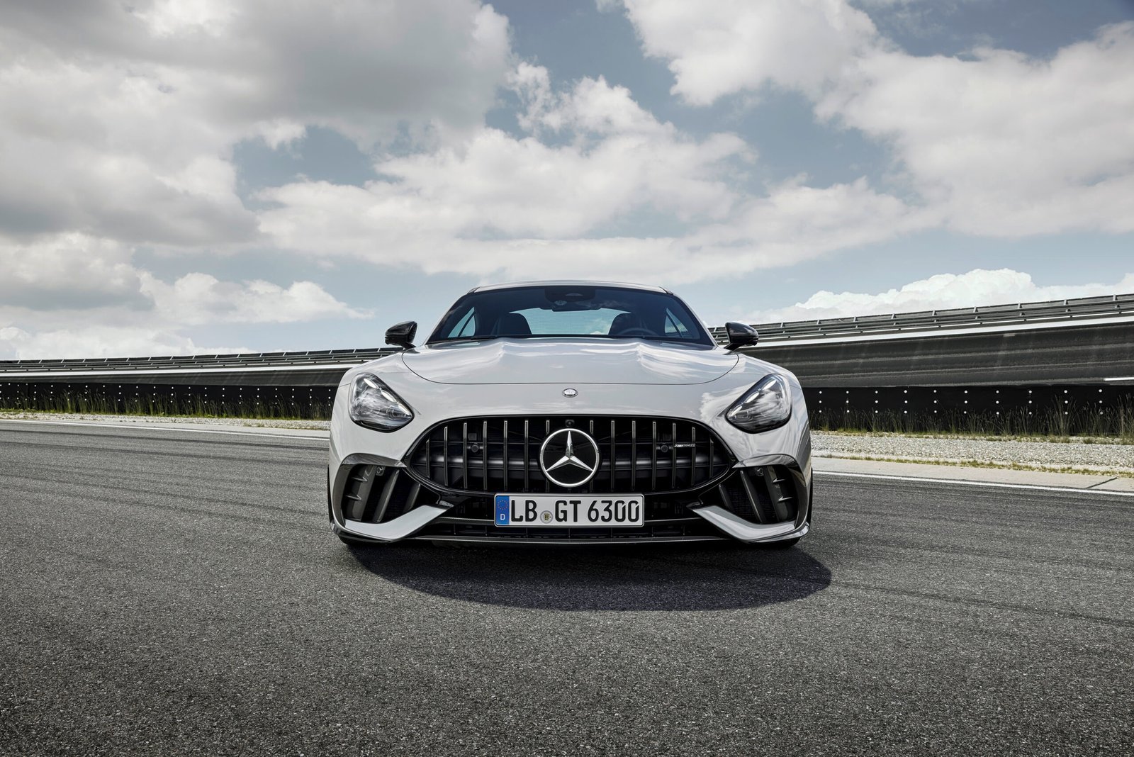 Mercedes-AMG GT 63 PRO 4MATIC+ | vorläufige Angaben, Energieverbrauch kombiniert: 14,1 l/100 km | CO2-Emissionen kombiniert: 319 g/km | CO2-Klasse: G), MANUFAKTUR alpingrau uni, Leder Nappa/Mikrofaser MICROCUT schwarz, MANUFAKTUR Innenhimmel Mikrofaser MICROCUT schwarz;Mercedes-AMG GT 63 PRO 4MATIC+ (vorläufige Angaben, Energieverbrauch kombiniert: 14,1 l/100 km | CO2-Emissionen kombiniert: 319 g/km | CO2-Klasse: G)

Mercedes-AMG GT 63 PRO 4MATIC+ | provisional figures; combined energy consumption: 14.1 l/100 km | CO2 emissions combined: 319 g/km | CO2 class: G), MANUFAKTUR alpine grey solide, Nappa leather/MICROCUT microfibre black, MANUFAKTUR roof liner in black MICROCUT microfibre;Mercedes-AMG GT 63 PRO 4MATIC+ (provisional figures; combined energy consumption: 14.1 l/100 km | CO2 emissions combined: 319 g/km | CO2 class:G)