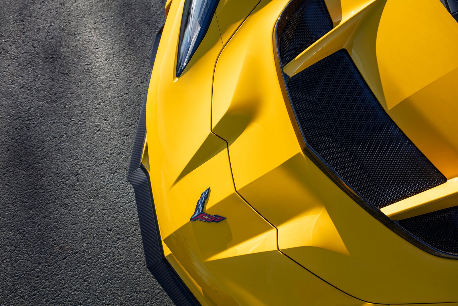 Chevrolet Corvette ZR1 Coupe flow-through hood shown from above. Preproduction model shown. Actual production model may vary.