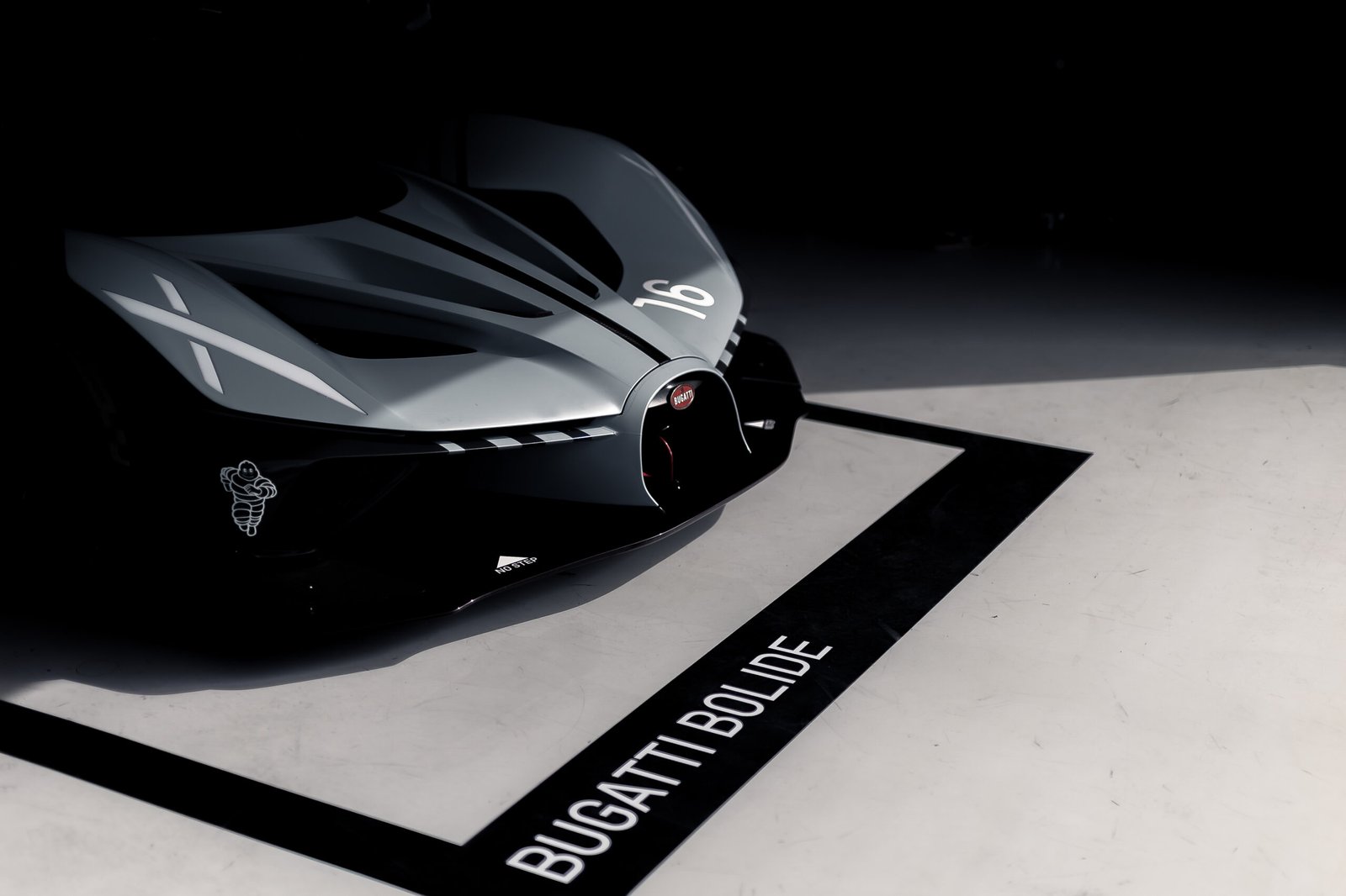 14 BUGATTI Feel The Track