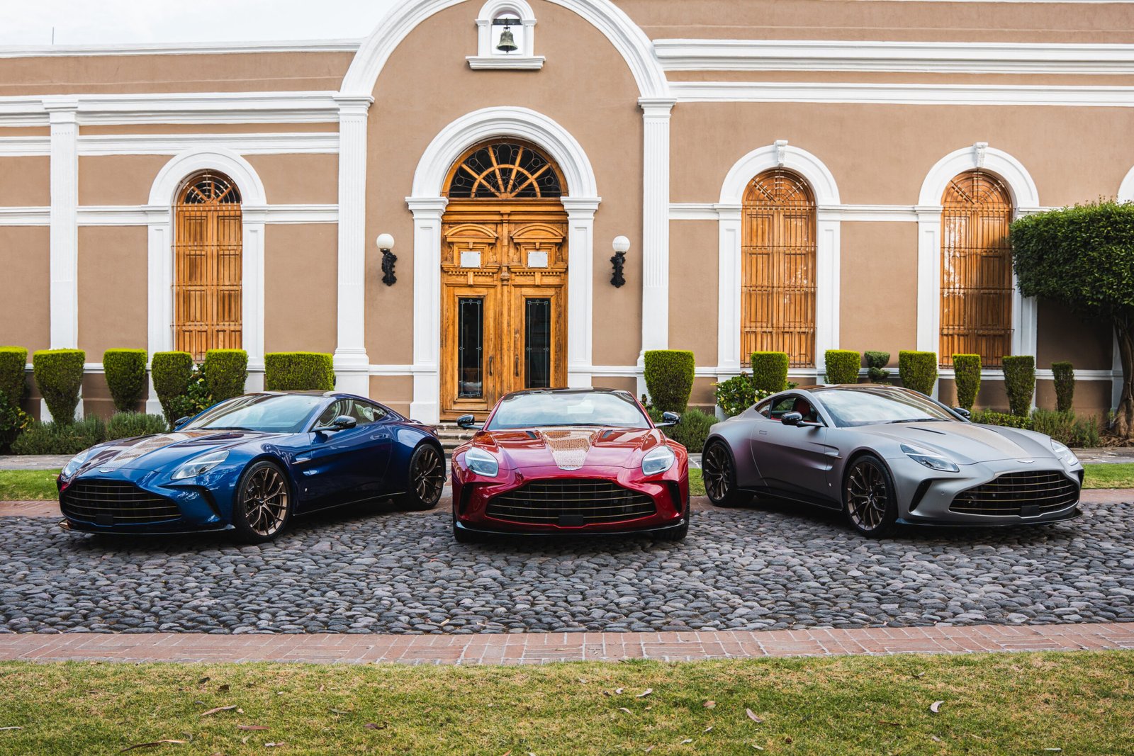 AstonMartin-100