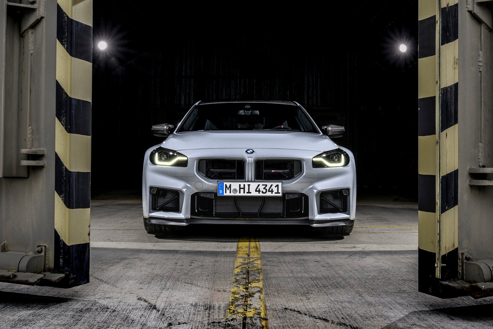 P90600858_highRes_the-new-bmw-m2-cs