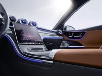 Mercedes-Benz C-Klasse, 2021, Selenitgrau magno, Leder zweifarbig Sienabraun/Schwarz. Interieur // Mercedes-Benz C-Class, 2021, selenite grey magno, siena brown/black leather. Interior