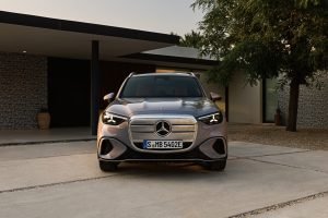 Der neue Mercedes-Benz GLC 400 4MATIC mit EQ Technologie.

Energieverbrauch kombiniert: 14,9-18,8 kWh/100 km | CO₂-Emissionen kombiniert: 0 g/km | CO₂-Klasse: A [1] 

Exterieur: AMG Line; lavender silver 


[1] Die Angaben sind vorläufig. Es liegen bislang weder bestätigte Werte von einer amtlich anerkannten Prüforganisation noch eine EG-Typgenehmigung noch eine Konformitätsbescheinigung mit amtlichen Werten vor. Abweichungen zwischen den Angaben und den amtlichen Werten sind möglich.;Energieverbrauch kombiniert: 14,9-18,8 kWh/100 km | CO₂-Emissionen kombiniert: 0 g/km | CO₂-Klasse: A [1] [1] Die Angaben sind vorläufig. Es liegen bislang weder bestätigte Werte von einer amtlich anerkannten Prüforganisation noch eine EG-Typgenehmigung noch eine Konformitätsbescheinigung mit amtlichen Werten vor. Abweichungen zwischen den Angaben und den amtlichen Werten sind möglich.

The all-new electric Mercedes-Benz GLC 400 4MATIC with EQ Technology.

Energy consumption combined: 14,9-18,8 kWh/100 km | CO₂ emissions combined: 0 g/km | CO₂ class: A [1] 

Exterior: AMG Line; lavender silver
 

[1] The information is provisional. Neither confirmed values from an officially recognised testing organisation nor an EC type approval nor a certificate of conformity with official values are available to date. Deviations between the data and the official values are possible.;Energy consumption combined: 14,9-18,8 kWh/100 km | CO₂ emissions combined: 0 g/km | CO₂ class: A [1] [1] The information is provisional. Neither confirmed values from an officially recognised testing organisation nor an EC type approval nor a certificate of conformity with official values are available to date. Deviations between the data and the official values are possible.