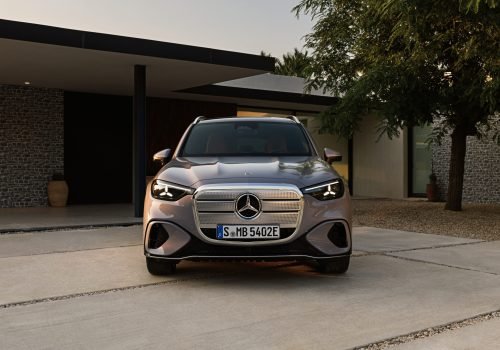 Der neue Mercedes-Benz GLC 400 4MATIC mit EQ Technologie.

Energieverbrauch kombiniert: 14,9-18,8 kWh/100 km | CO₂-Emissionen kombiniert: 0 g/km | CO₂-Klasse: A [1] 

Exterieur: AMG Line; lavender silver 


[1] Die Angaben sind vorläufig. Es liegen bislang weder bestätigte Werte von einer amtlich anerkannten Prüforganisation noch eine EG-Typgenehmigung noch eine Konformitätsbescheinigung mit amtlichen Werten vor. Abweichungen zwischen den Angaben und den amtlichen Werten sind möglich.;Energieverbrauch kombiniert: 14,9-18,8 kWh/100 km | CO₂-Emissionen kombiniert: 0 g/km | CO₂-Klasse: A [1] [1] Die Angaben sind vorläufig. Es liegen bislang weder bestätigte Werte von einer amtlich anerkannten Prüforganisation noch eine EG-Typgenehmigung noch eine Konformitätsbescheinigung mit amtlichen Werten vor. Abweichungen zwischen den Angaben und den amtlichen Werten sind möglich.

The all-new electric Mercedes-Benz GLC 400 4MATIC with EQ Technology.

Energy consumption combined: 14,9-18,8 kWh/100 km | CO₂ emissions combined: 0 g/km | CO₂ class: A [1] 

Exterior: AMG Line; lavender silver
 

[1] The information is provisional. Neither confirmed values from an officially recognised testing organisation nor an EC type approval nor a certificate of conformity with official values are available to date. Deviations between the data and the official values are possible.;Energy consumption combined: 14,9-18,8 kWh/100 km | CO₂ emissions combined: 0 g/km | CO₂ class: A [1] [1] The information is provisional. Neither confirmed values from an officially recognised testing organisation nor an EC type approval nor a certificate of conformity with official values are available to date. Deviations between the data and the official values are possible.
