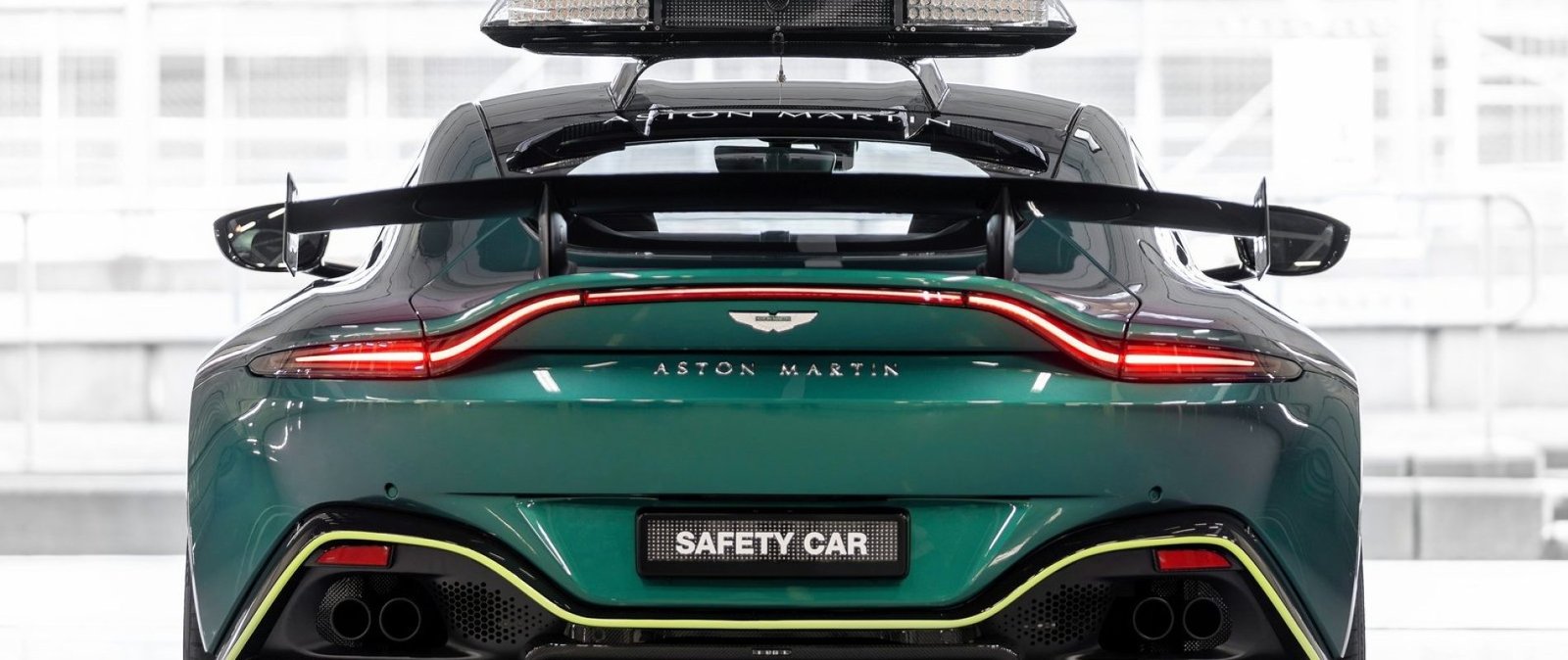 Aston_Martin-Vantage_F1_Safety_Car-2021-1600-13