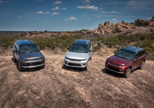 2023 Jeep® Grand Cherokee family (L to R): Grand Cherokee L Summit Reserve, Grand Cherokee Summit Reserve 4xe, Grand Cherokee Summit Reserve