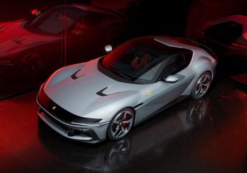 New_Ferrari_V12_ext_03_Design_white_media